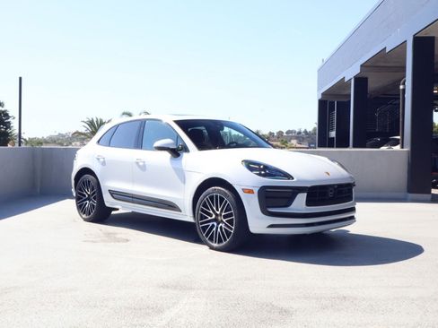 Certified 2026 Porsche Macan AWD/4WD image 7