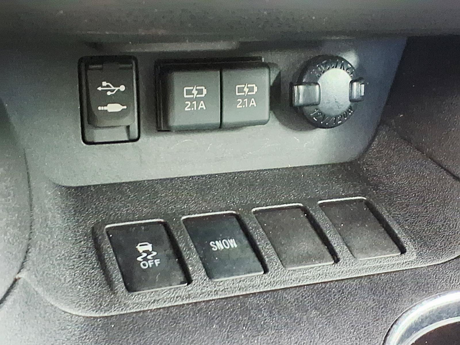 Used 2019 Toyota Highlander XLE FWD image 23