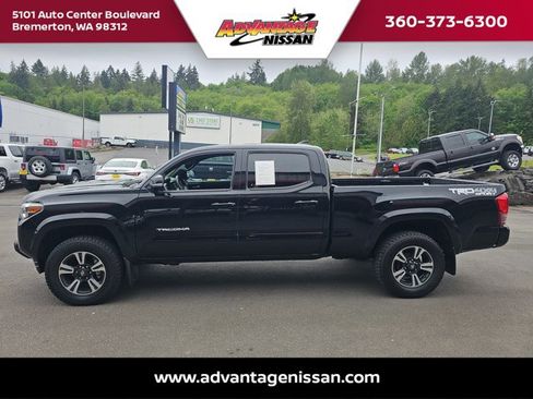 Used 2017 Toyota Tacoma TRD Sport w/ Premium & Technology Package AWD/4WD image 2