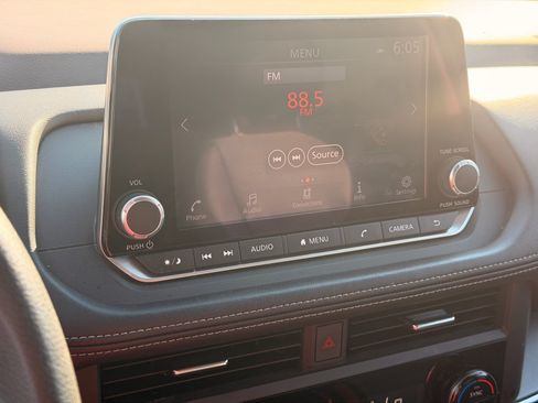 Used 2023 Nissan Rogue SV FWD image 23