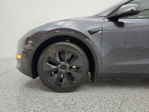 Used 2024 Tesla Model Y Long Range RWD image 21