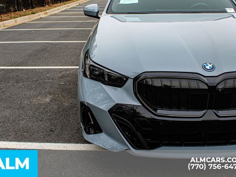 Used 2025 BMW i5 eDrive40i w/ M Sport Package image 13