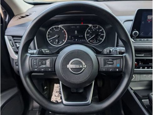 Used 2023 Nissan Rogue SV image 16