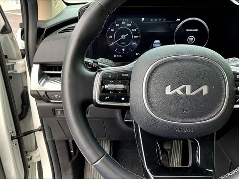Used 2024 Kia Carnival SX Prestige FWD image 11
