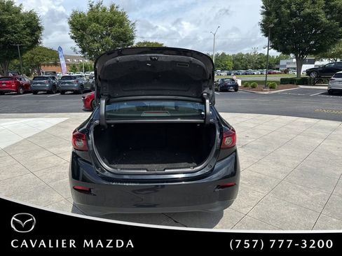 Used 2018 MAZDA MAZDA3 Sport w/ Preferred Equipment Package FWD image 8