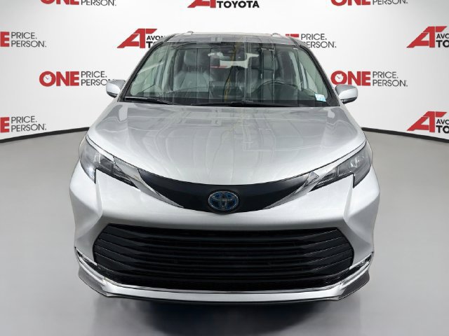 Certified 2024 Toyota Sienna XLE FWD image 3