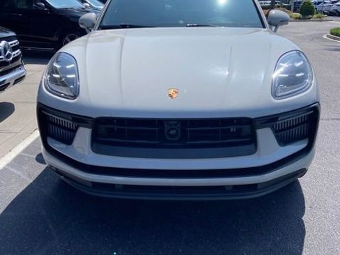 Used 2023 Porsche Macan S AWD/4WD image 2