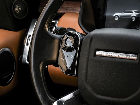 Used 2020 Land Rover Discovery HSE Luxury image 16