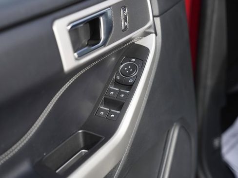 Certified 2021 Ford Explorer XLT image 30