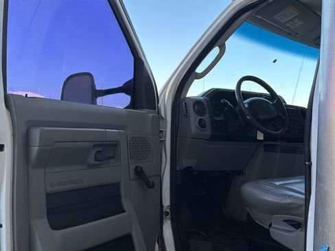 Used 2019 Ford E-350 and Econoline 350 Super Duty image 16