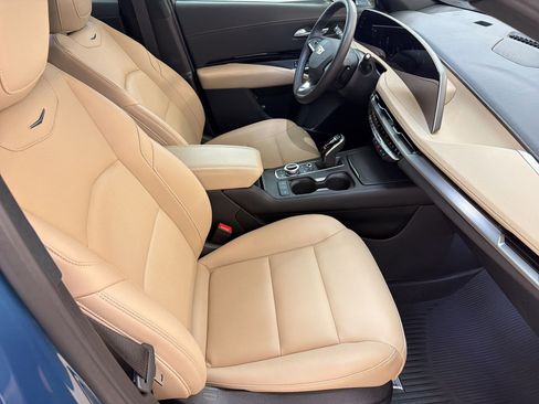 Certified 2024 Cadillac XT4 Luxury w/ Cold Weather Package image 29