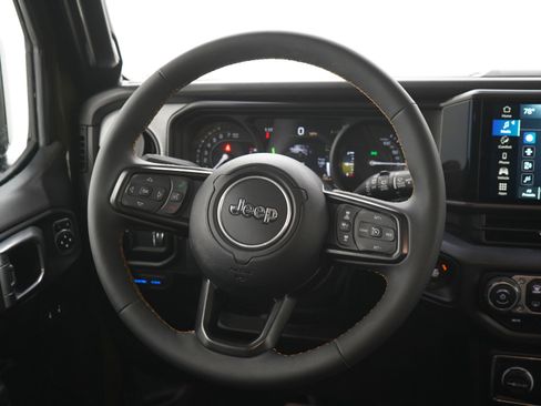 Used 2024 Jeep Wrangler Unlimited AWD/4WD image 16