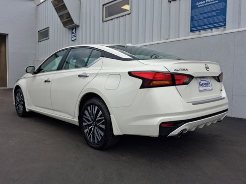 Used 2023 Nissan Altima 2.5 SV w/ SV Premium Package AWD/4WD image 3