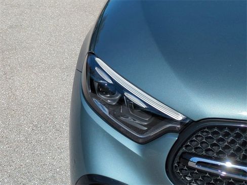 Used 2025 Mercedes-Benz GLC 300 4MATIC image 10