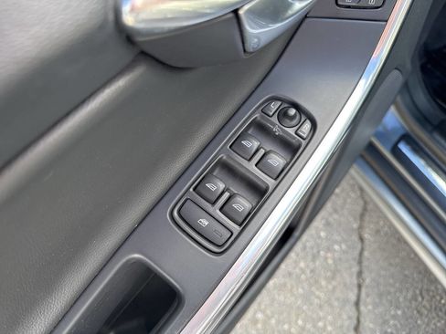 Used 2017 Volvo XC60 T5 Dynamic w/ Preferred Option Package image 30