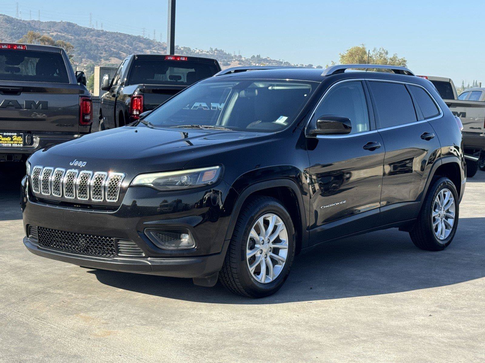 Used 2019 Jeep Cherokee Latitude w/ Popular Appearance Group FWD image 3