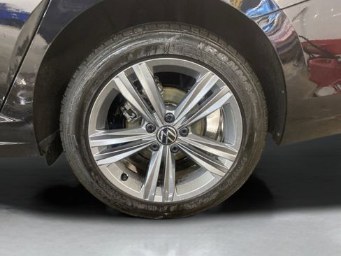 Used 2024 Volkswagen Jetta SE image 9