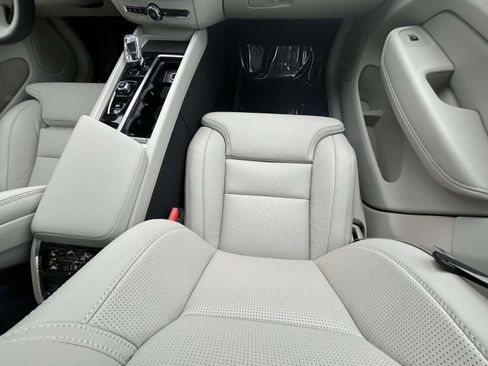 New 2026 Volvo XC60 B5 Ultra w/ Protection Package Premier AWD/4WD image 15