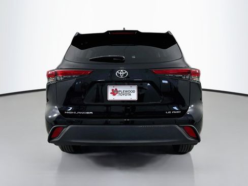 Used 2023 Toyota Highlander LE AWD/4WD image 6