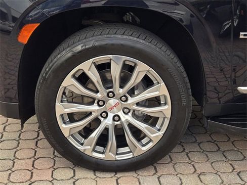 Used 2023 GMC Yukon Denali image 13