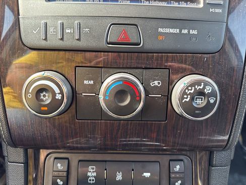Used 2016 Chevrolet Traverse LT w/ Style and Technology Package FWD image 16
