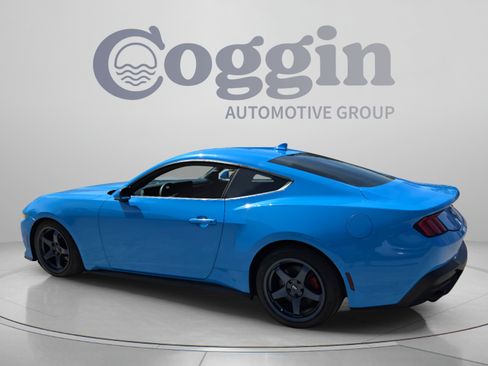 Used 2024 Ford Mustang Coupe RWD image 3