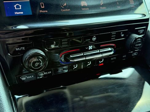 Used 2022 Jeep Grand Cherokee L Limited w/ Black Appearance Package AWD/4WD image 22