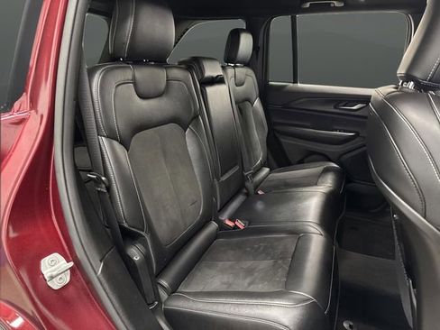 Used 2023 Jeep Grand Cherokee Altitude image 30