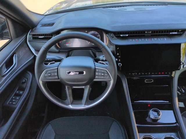 New 2027 Jeep Grand Cherokee Altitude RWD image 14
