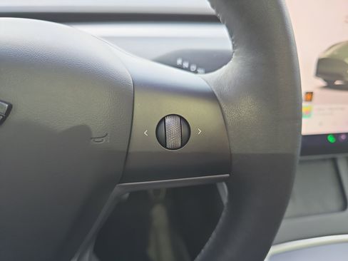 Used 2024 Tesla Model Y 2WD image 18