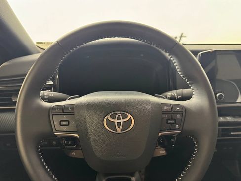 Used 2026 Toyota Camry Hybrid FWD image 16
