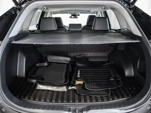 Used 2020 Toyota RAV4 XLE Premium image 9