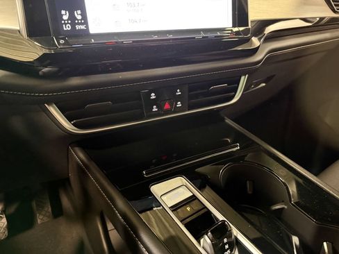 Used 2024 Volkswagen Atlas Cross Sport SE w/ Panoramic Sunroof Package AWD/4WD image 79