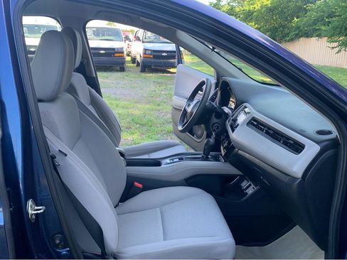 Used 2017 Honda HR-V LX image 19