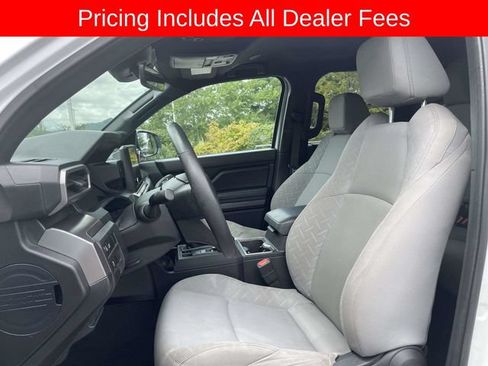 Used 2024 Toyota Tacoma SR5 AWD/4WD image 21