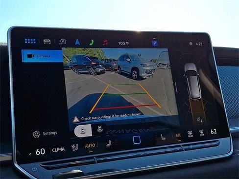 New 2025 Volkswagen Tiguan SE image 11