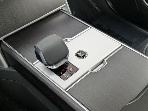 New 2026 Land Rover Range Rover SE image 16