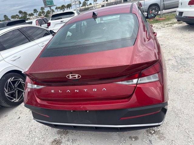 Used 2025 Hyundai Elantra SE FWD image 7