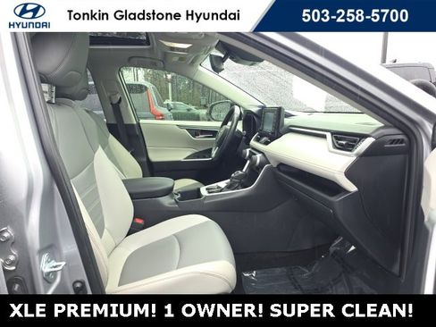 Used 2022 Toyota RAV4 XLE Premium image 22