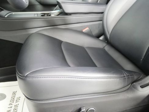 Used 2022 Tesla Model Y Long Range AWD/4WD image 9