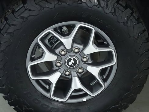 Used 2025 Ford Bronco Badlands image 49