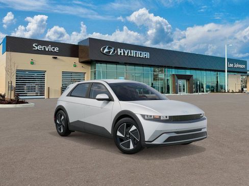 New 2026 Hyundai Ioniq 5 SEL image 2