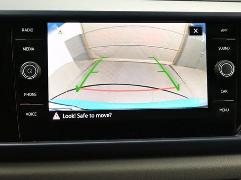 Used 2023 Volkswagen Taos SE w/ Panoramic Sunroof Package FWD image 21