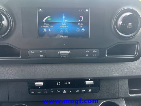 Used 2024 Mercedes-Benz Sprinter 2500 image 7