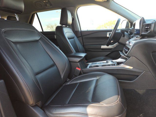 Used 2024 Ford Explorer XLT w/ Equipment Group 202A RWD image 18