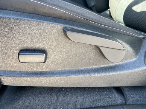 Used 2022 Chevrolet Colorado LT w/ Safety Package image 15