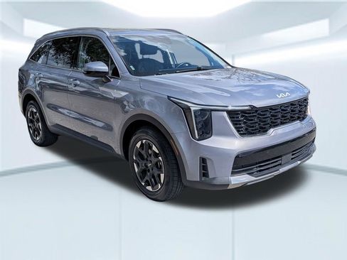 Used 2024 Kia Sorento S image 8