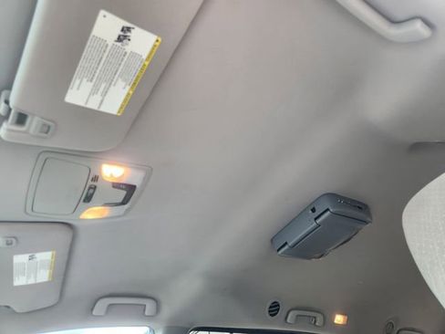 Used 2017 Toyota Sienna LE FWD image 18