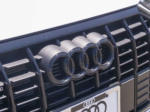 Used 2025 Audi Q3 2.0T Premium w/ Convenience Package AWD/4WD image 5
