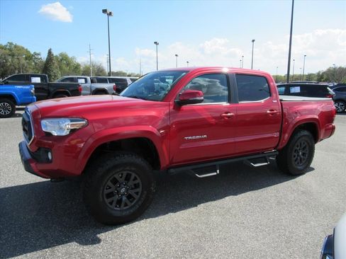 Used 2023 Toyota Tacoma SR5 w/ Technology Package AWD/4WD image 4